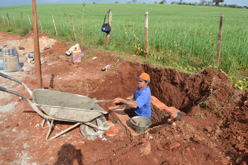 Secretaria de Obras realiza melhorias nos bairros Vera Cruz e Colmeia